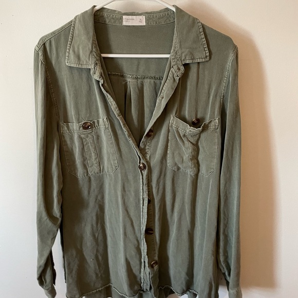 Button up - Picture 1 of 1